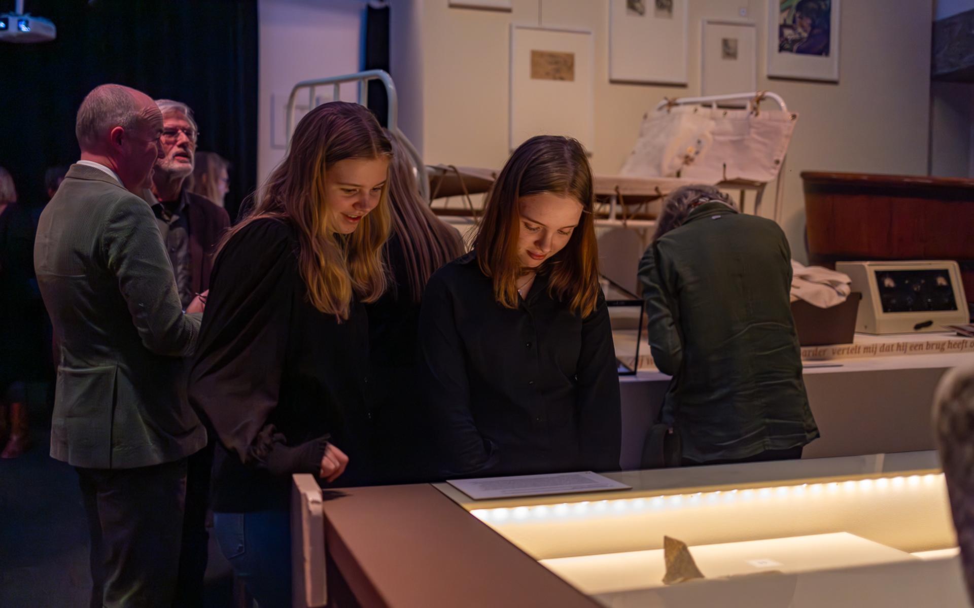 Willemijn en Nynke schrijven profielwerkstuk over alternatieve genezers